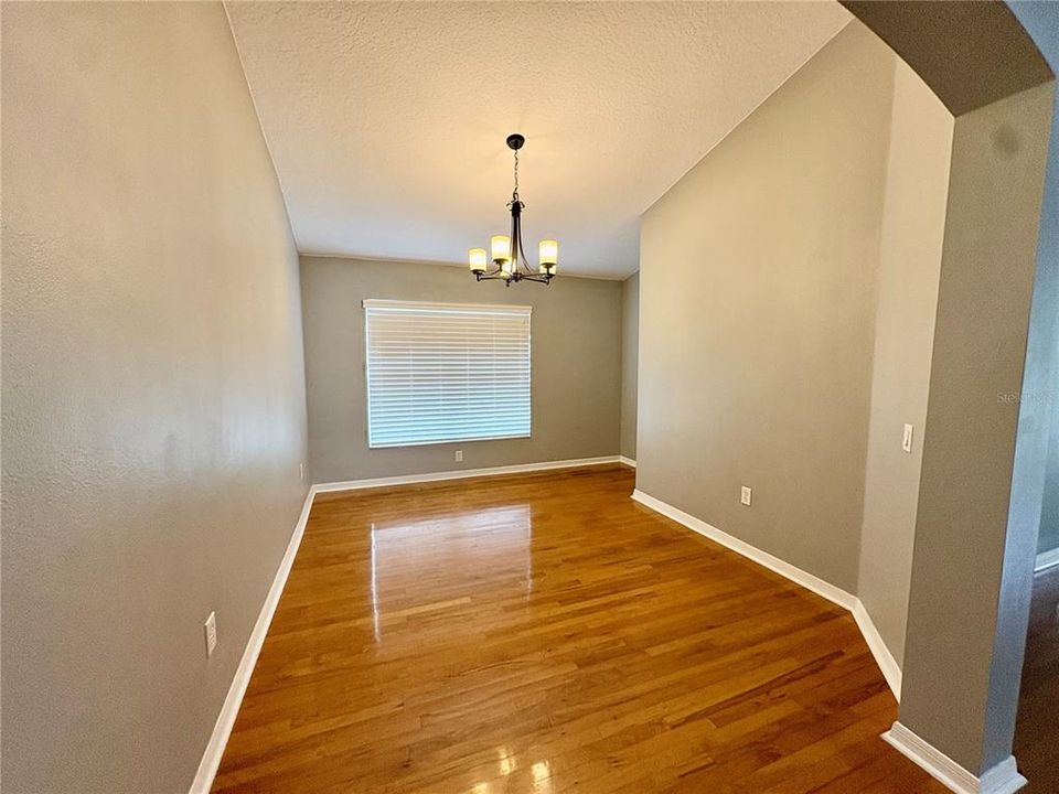 Activo con contrato: $2,325 (4 camas, 3 baños, 1808 Pies cuadrados)