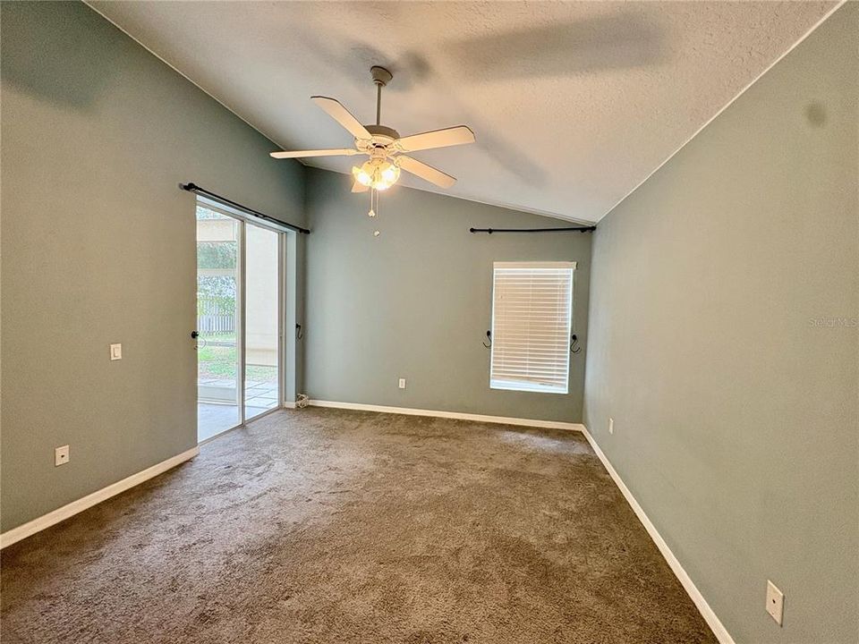 Activo con contrato: $2,325 (4 camas, 3 baños, 1808 Pies cuadrados)