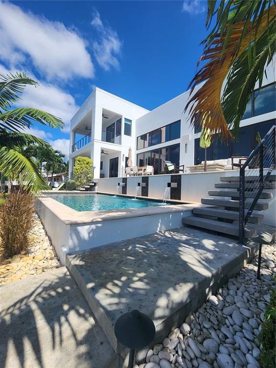 Activo con contrato: $2,800,000 (3 camas, 2 baños, 2824 Pies cuadrados)