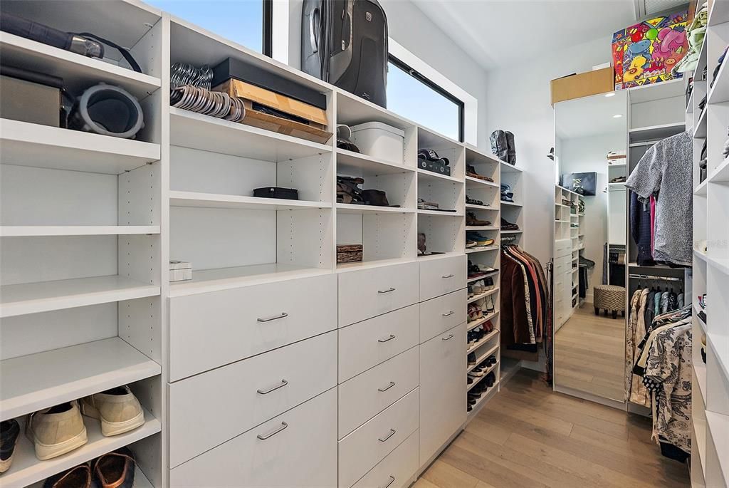 Activo con contrato: $2,800,000 (3 camas, 2 baños, 2824 Pies cuadrados)