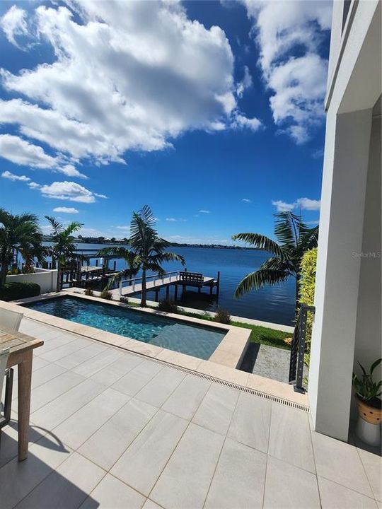 Activo con contrato: $2,800,000 (3 camas, 2 baños, 2824 Pies cuadrados)