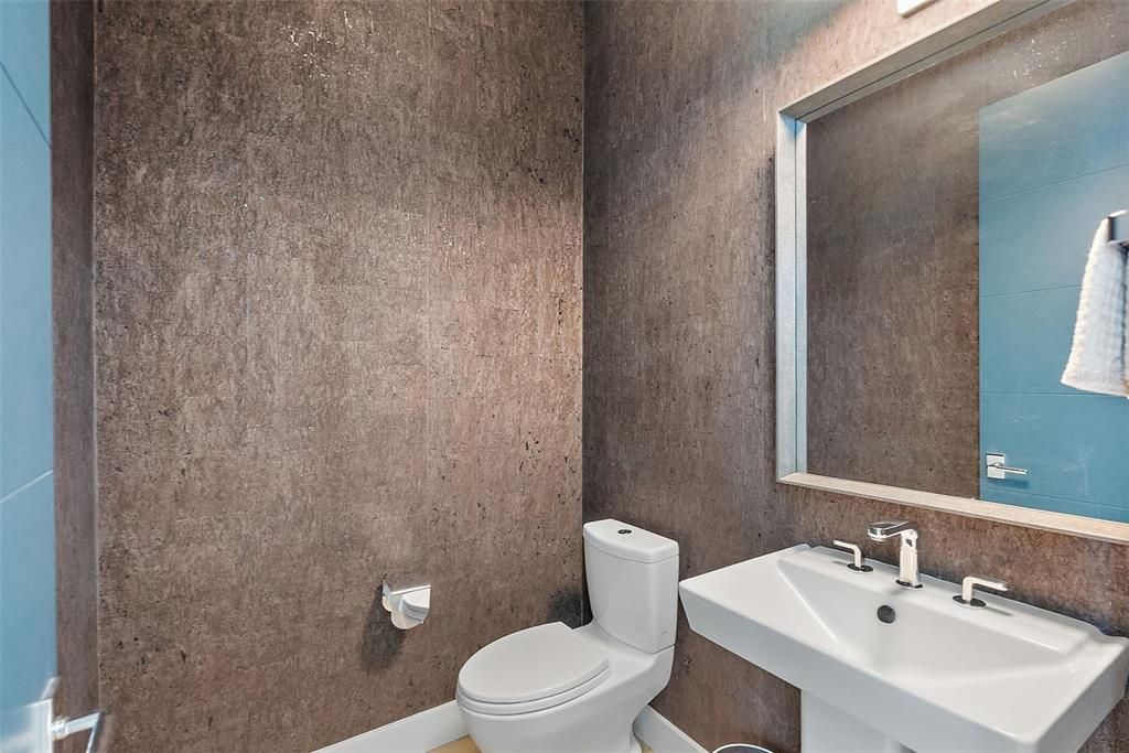 Activo con contrato: $2,800,000 (3 camas, 2 baños, 2824 Pies cuadrados)