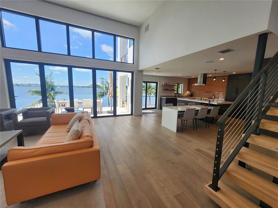 Activo con contrato: $2,800,000 (3 camas, 2 baños, 2824 Pies cuadrados)