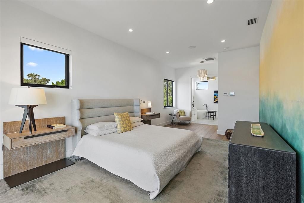 Activo con contrato: $2,800,000 (3 camas, 2 baños, 2824 Pies cuadrados)