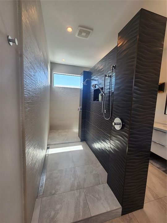 Activo con contrato: $2,800,000 (3 camas, 2 baños, 2824 Pies cuadrados)