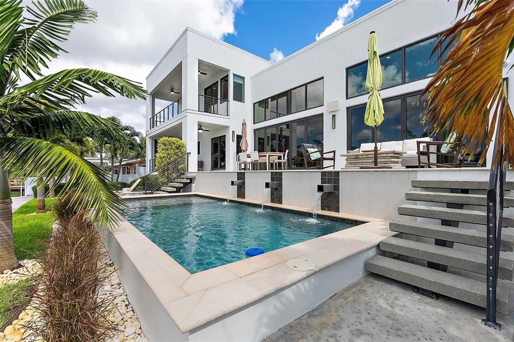 Activo con contrato: $2,800,000 (3 camas, 2 baños, 2824 Pies cuadrados)