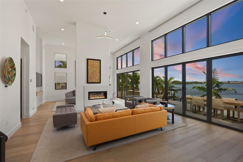 Activo con contrato: $2,800,000 (3 camas, 2 baños, 2824 Pies cuadrados)