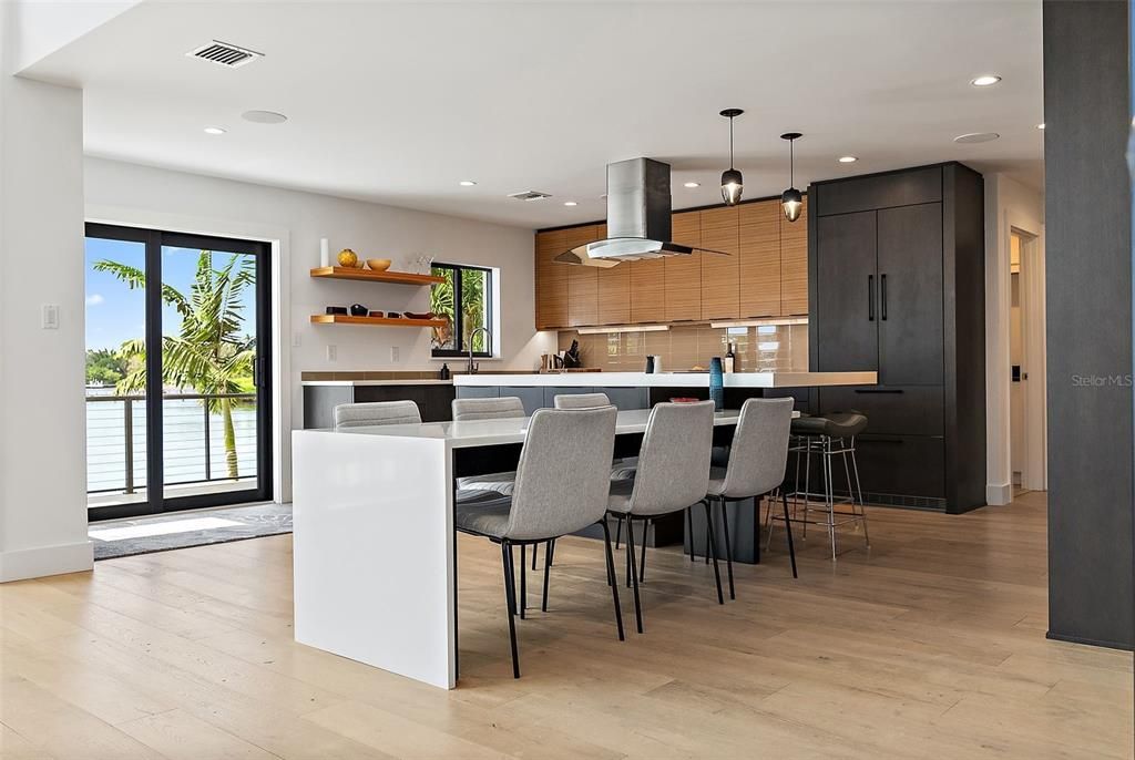 Activo con contrato: $2,800,000 (3 camas, 2 baños, 2824 Pies cuadrados)