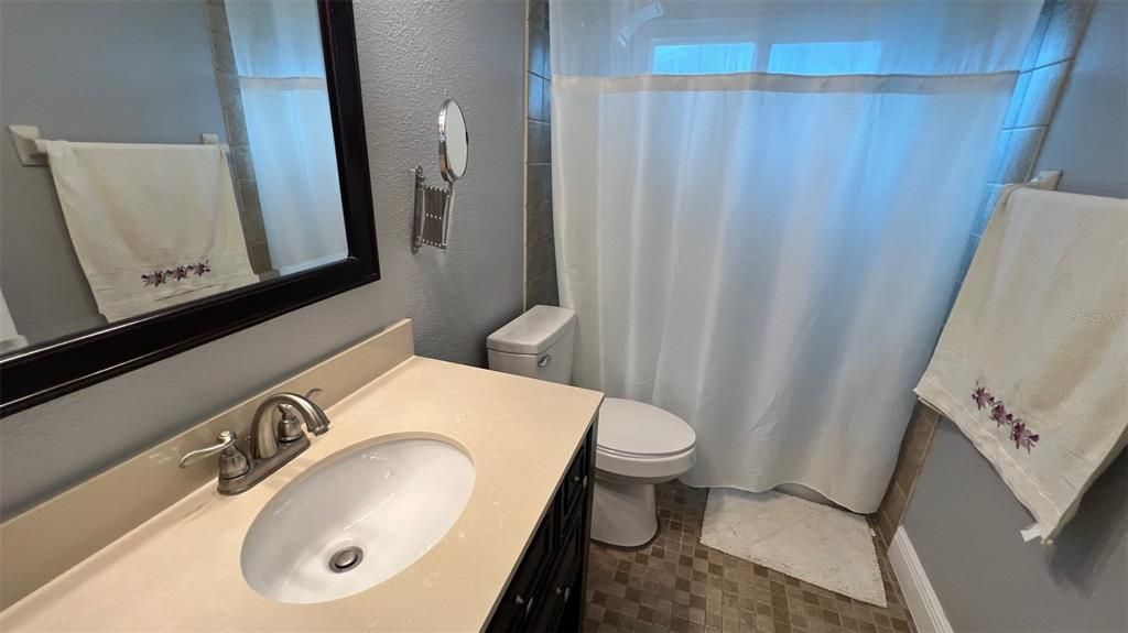 合同活跃: $390,000 (3 贝兹, 2 浴室, 1826 平方英尺)