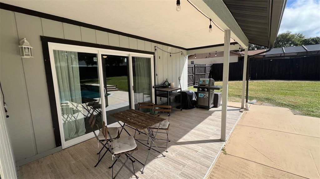 合同活跃: $390,000 (3 贝兹, 2 浴室, 1826 平方英尺)