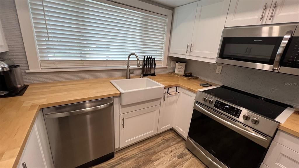 合同活跃: $390,000 (3 贝兹, 2 浴室, 1826 平方英尺)