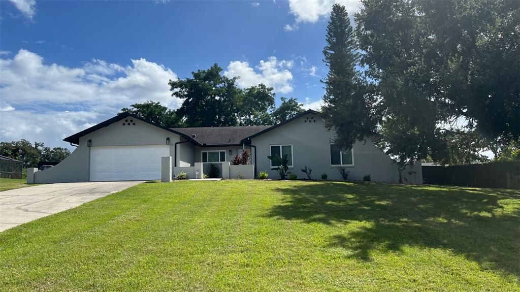 合同活跃: $390,000 (3 贝兹, 2 浴室, 1826 平方英尺)