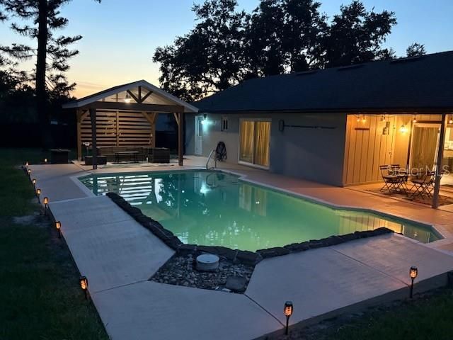 合同活跃: $390,000 (3 贝兹, 2 浴室, 1826 平方英尺)