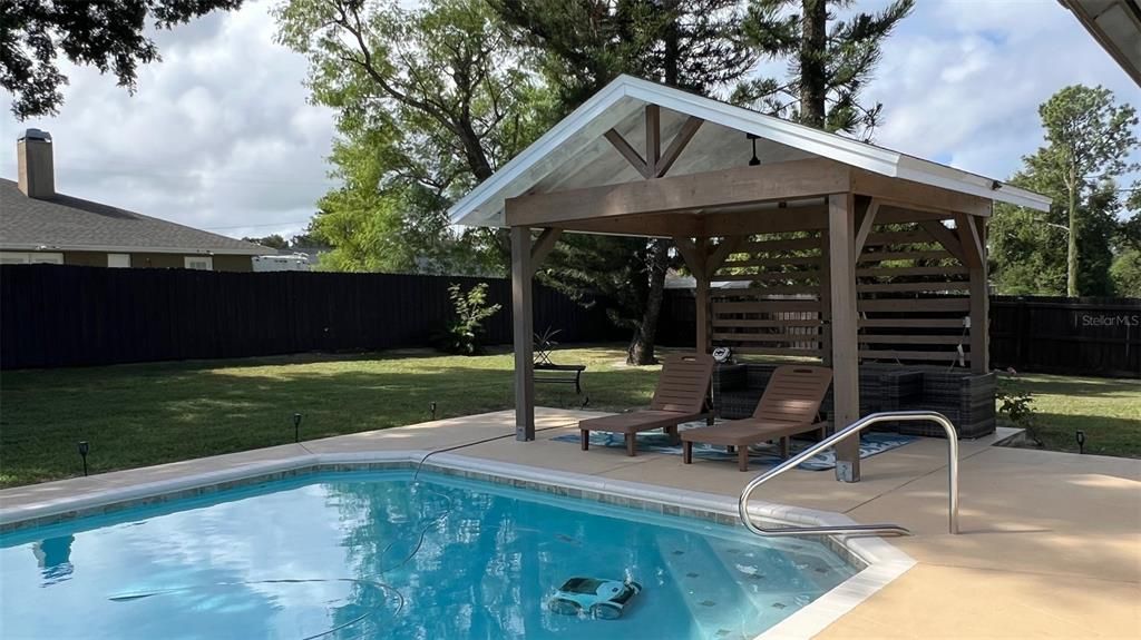 合同活跃: $390,000 (3 贝兹, 2 浴室, 1826 平方英尺)