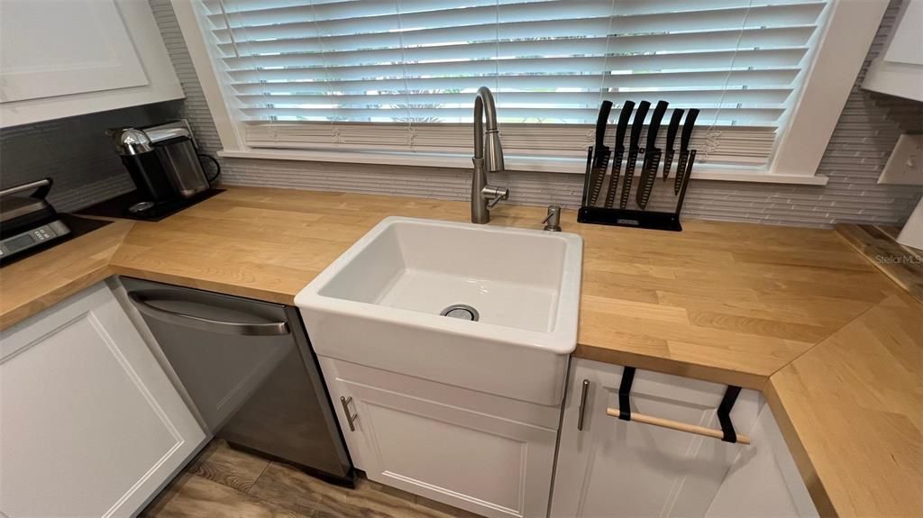 合同活跃: $390,000 (3 贝兹, 2 浴室, 1826 平方英尺)