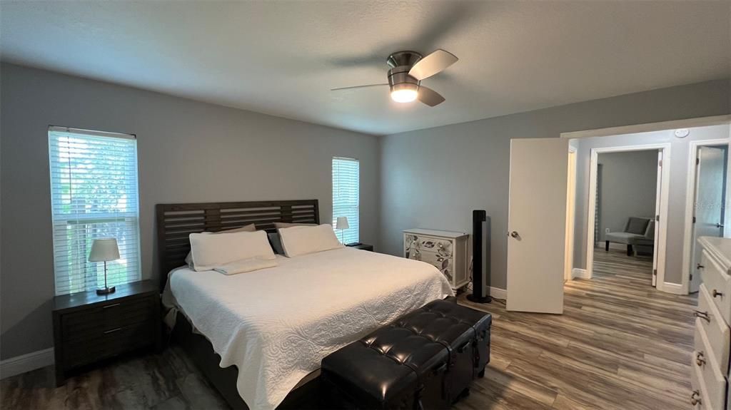 合同活跃: $390,000 (3 贝兹, 2 浴室, 1826 平方英尺)