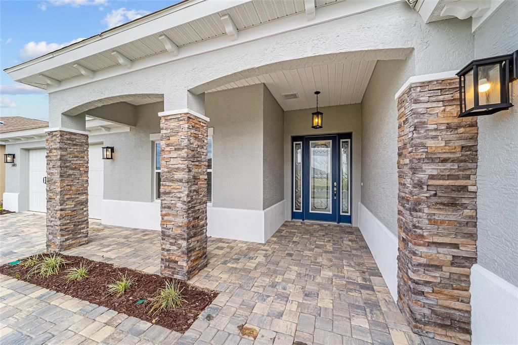 Activo con contrato: $451,000 (3 camas, 3 baños, 2373 Pies cuadrados)