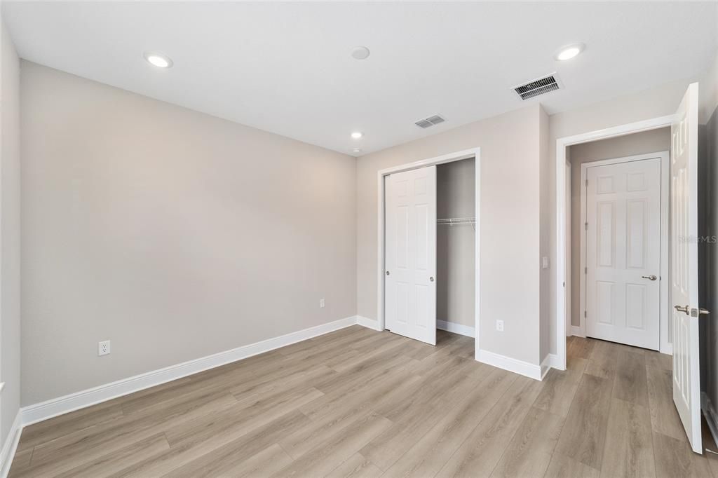 Activo con contrato: $451,000 (3 camas, 3 baños, 2373 Pies cuadrados)