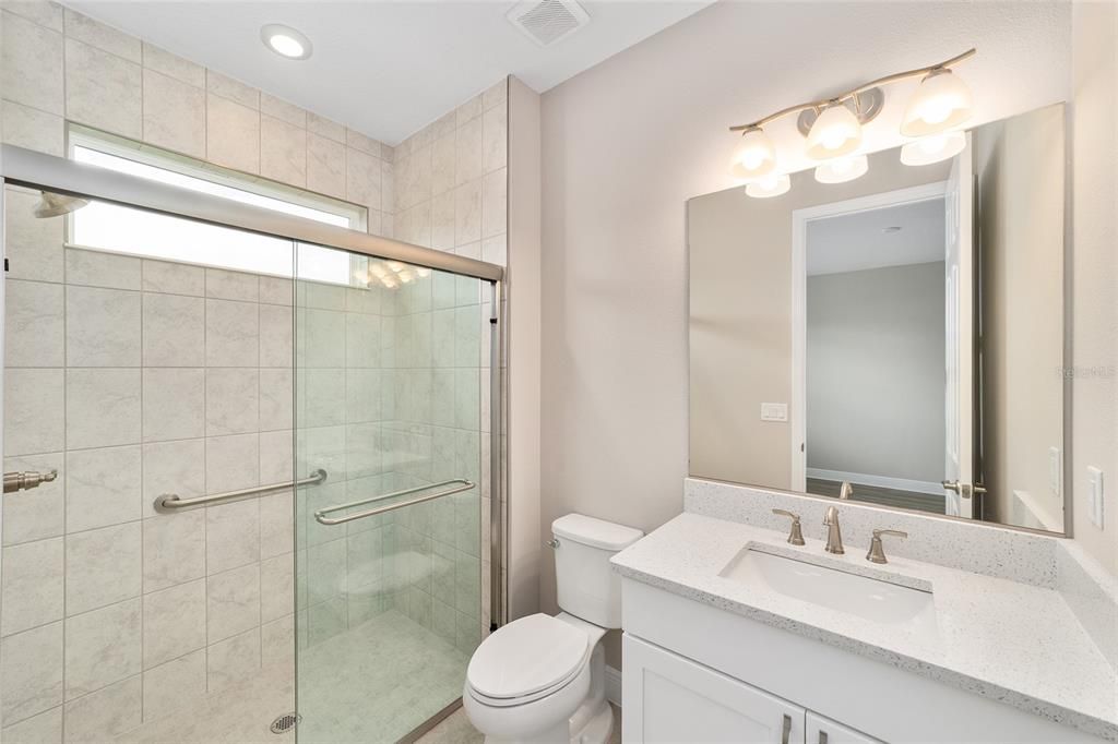 Activo con contrato: $451,000 (3 camas, 3 baños, 2373 Pies cuadrados)