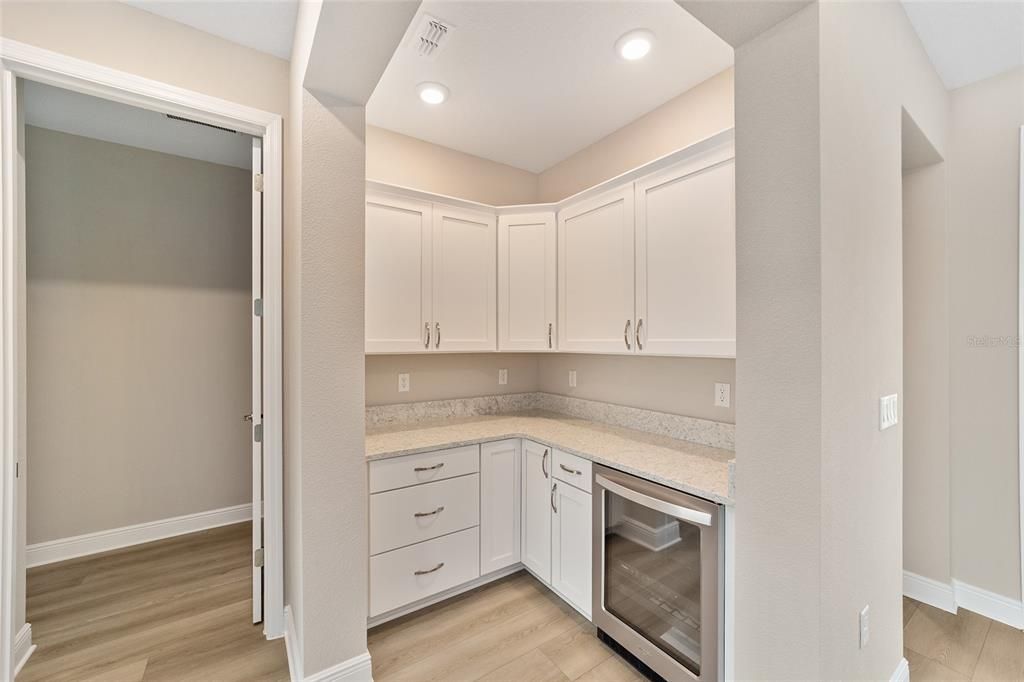 Activo con contrato: $451,000 (3 camas, 3 baños, 2373 Pies cuadrados)