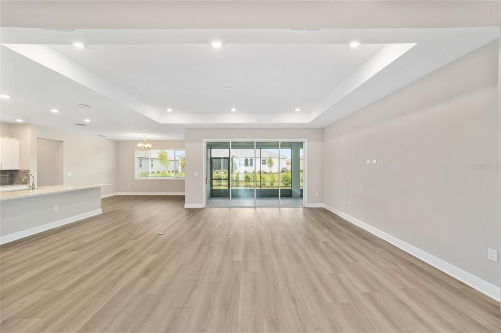 Activo con contrato: $451,000 (3 camas, 3 baños, 2373 Pies cuadrados)