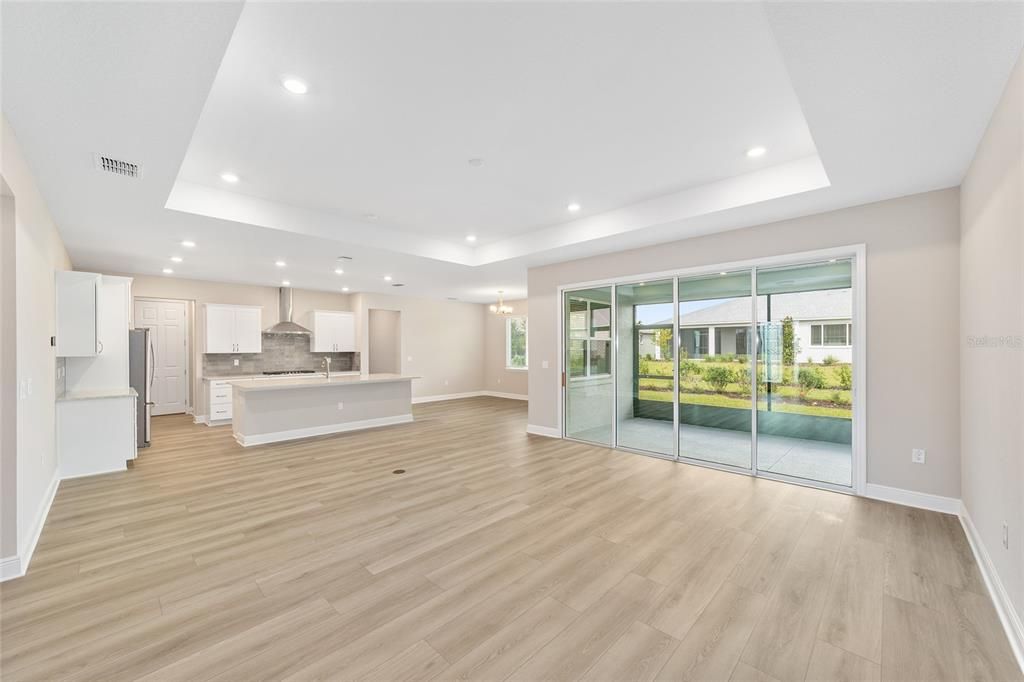 Activo con contrato: $451,000 (3 camas, 3 baños, 2373 Pies cuadrados)