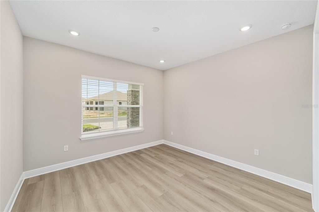 Activo con contrato: $451,000 (3 camas, 3 baños, 2373 Pies cuadrados)