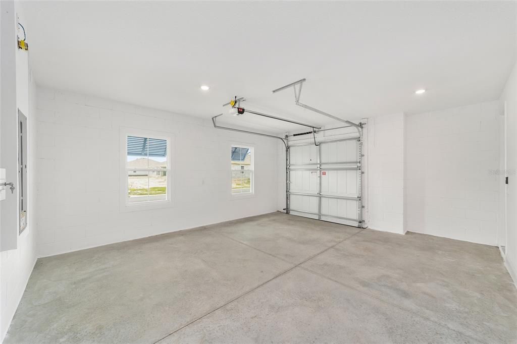 Activo con contrato: $451,000 (3 camas, 3 baños, 2373 Pies cuadrados)