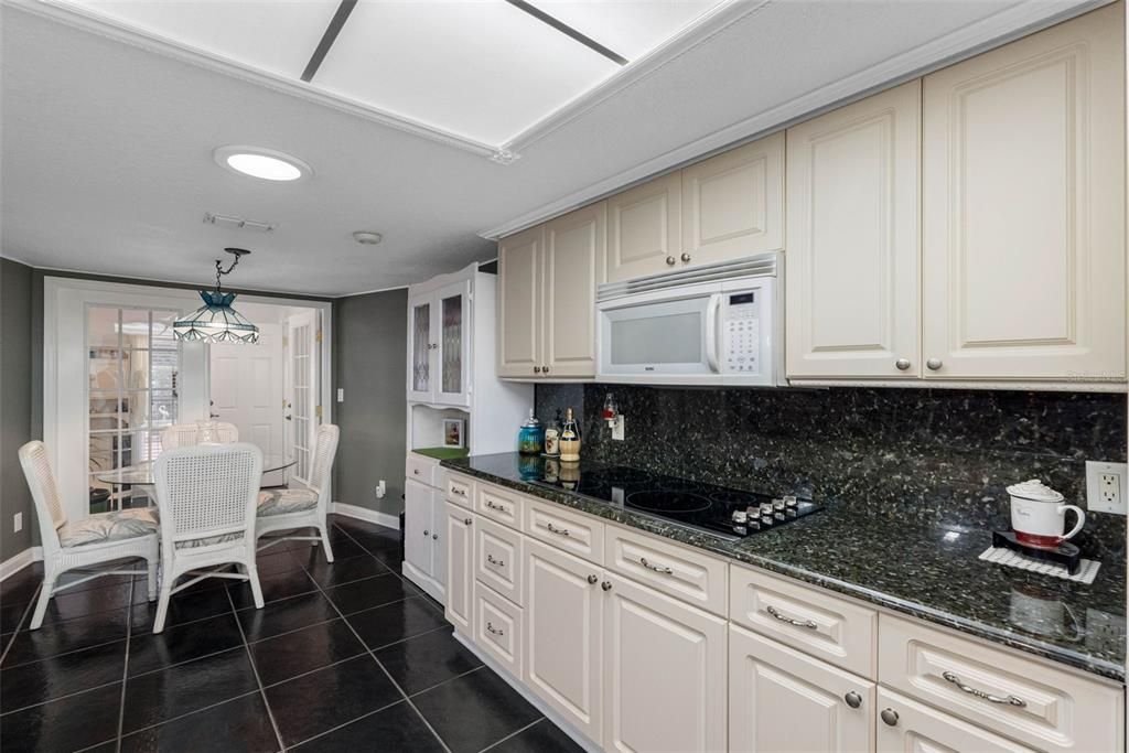 For Sale: $500,000 (4 beds, 3 baths, 2519 Square Feet)