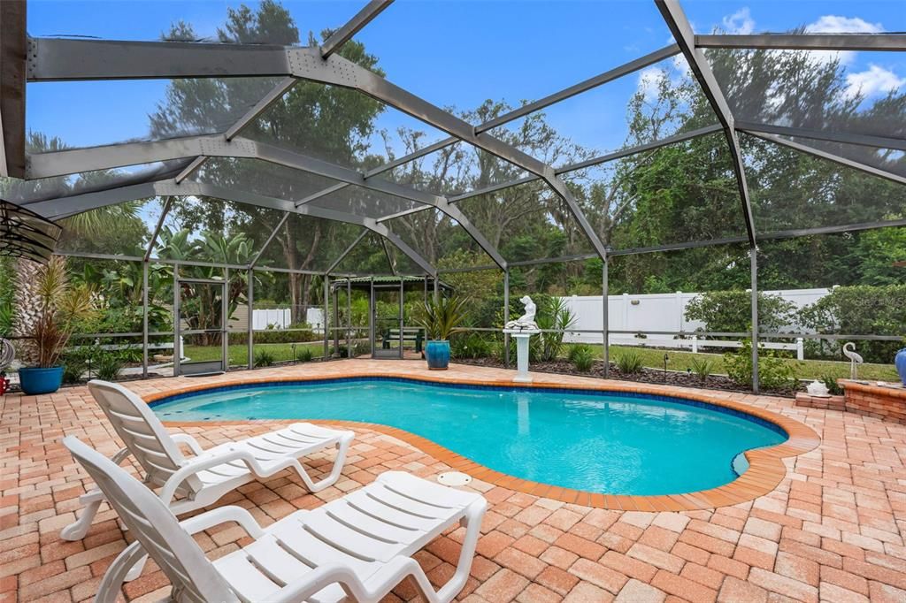 For Sale: $500,000 (4 beds, 3 baths, 2519 Square Feet)