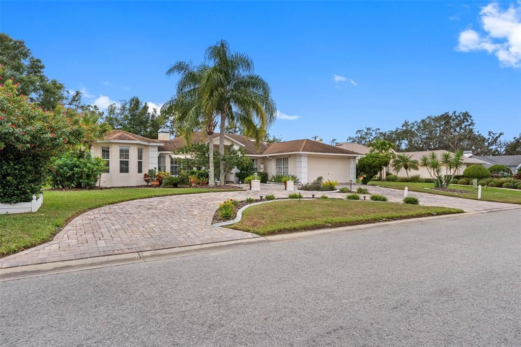 For Sale: $500,000 (4 beds, 3 baths, 2519 Square Feet)