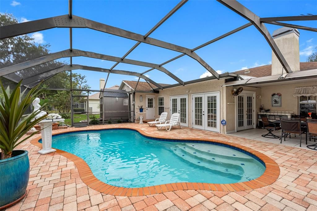 For Sale: $500,000 (4 beds, 3 baths, 2519 Square Feet)