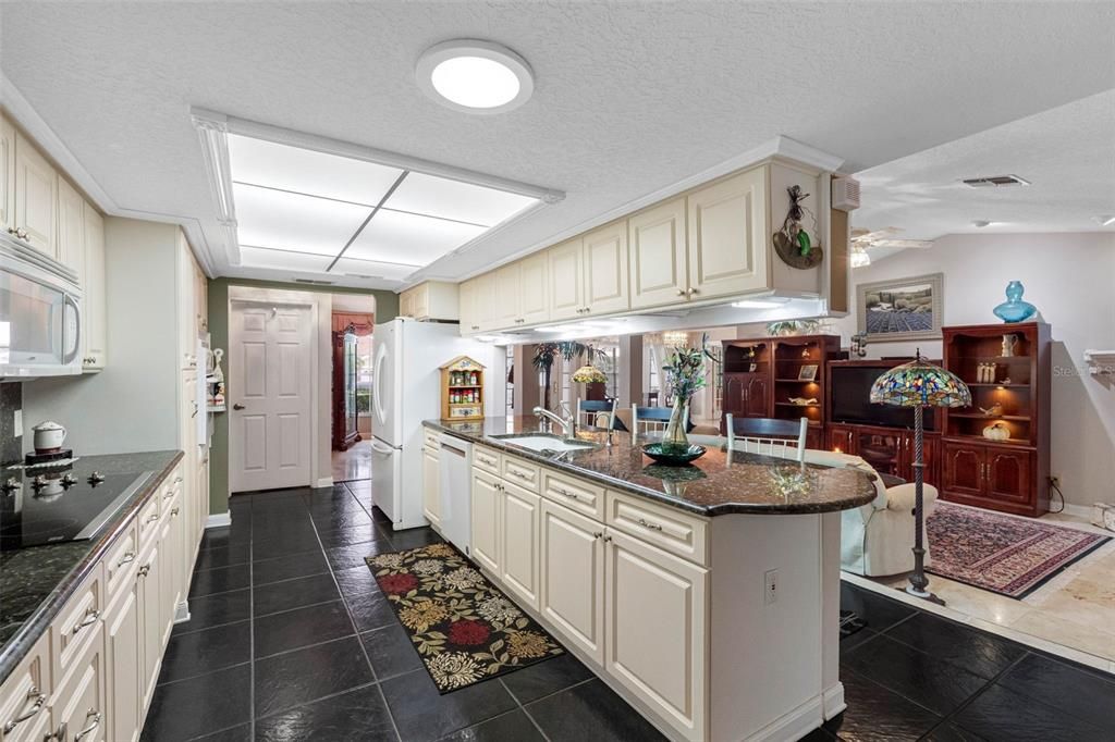 For Sale: $500,000 (4 beds, 3 baths, 2519 Square Feet)