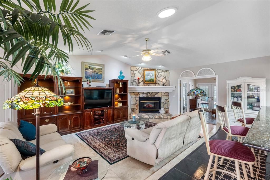 For Sale: $500,000 (4 beds, 3 baths, 2519 Square Feet)