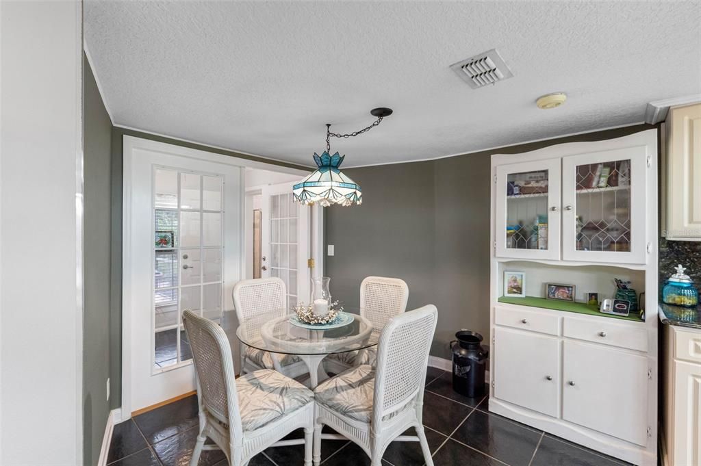 For Sale: $500,000 (4 beds, 3 baths, 2519 Square Feet)