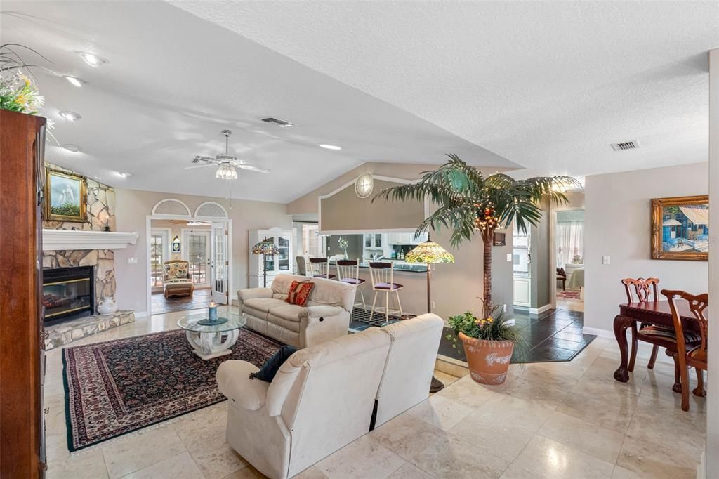 For Sale: $500,000 (4 beds, 3 baths, 2519 Square Feet)