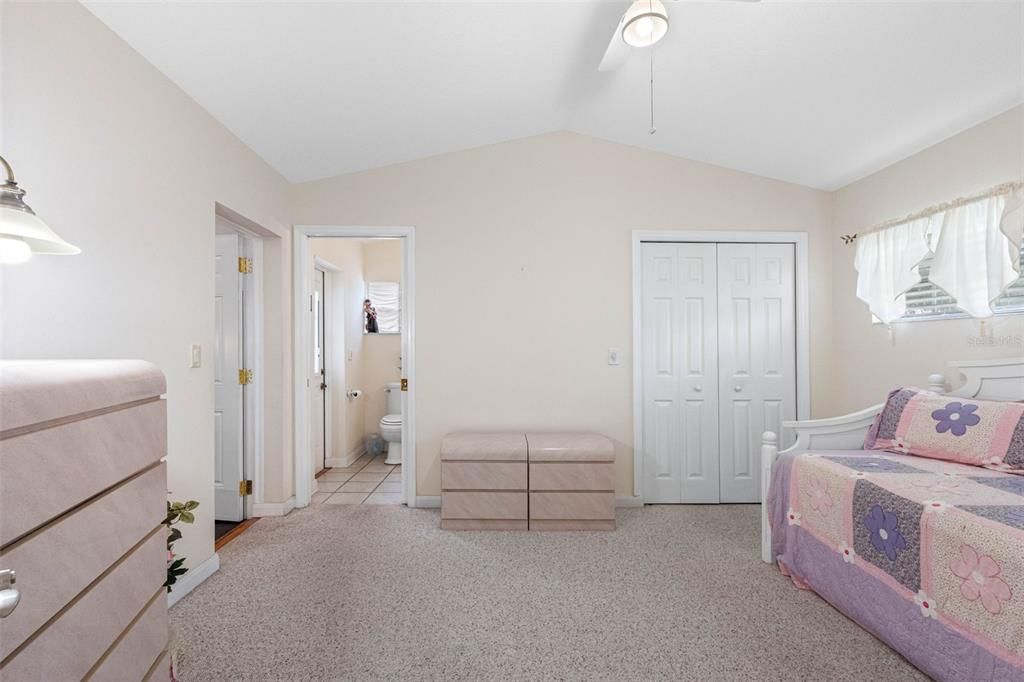 For Sale: $500,000 (4 beds, 3 baths, 2519 Square Feet)