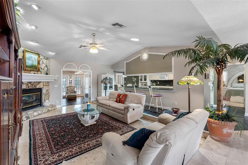 For Sale: $500,000 (4 beds, 3 baths, 2519 Square Feet)