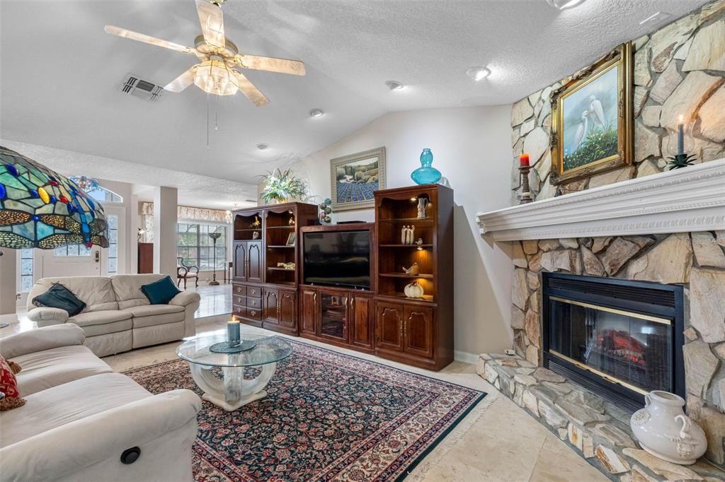 For Sale: $500,000 (4 beds, 3 baths, 2519 Square Feet)