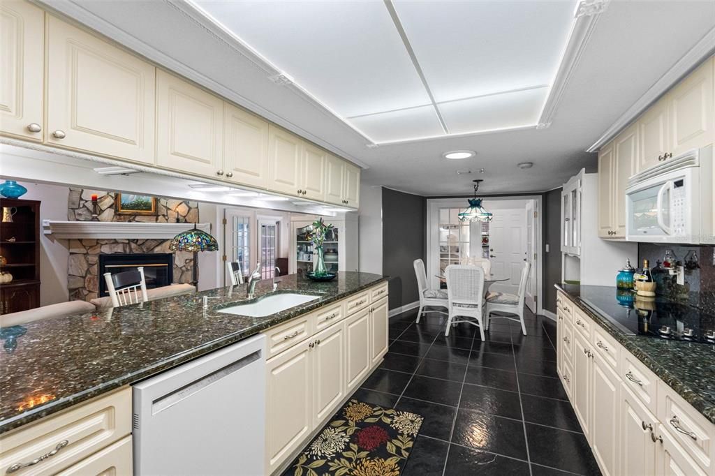 For Sale: $500,000 (4 beds, 3 baths, 2519 Square Feet)