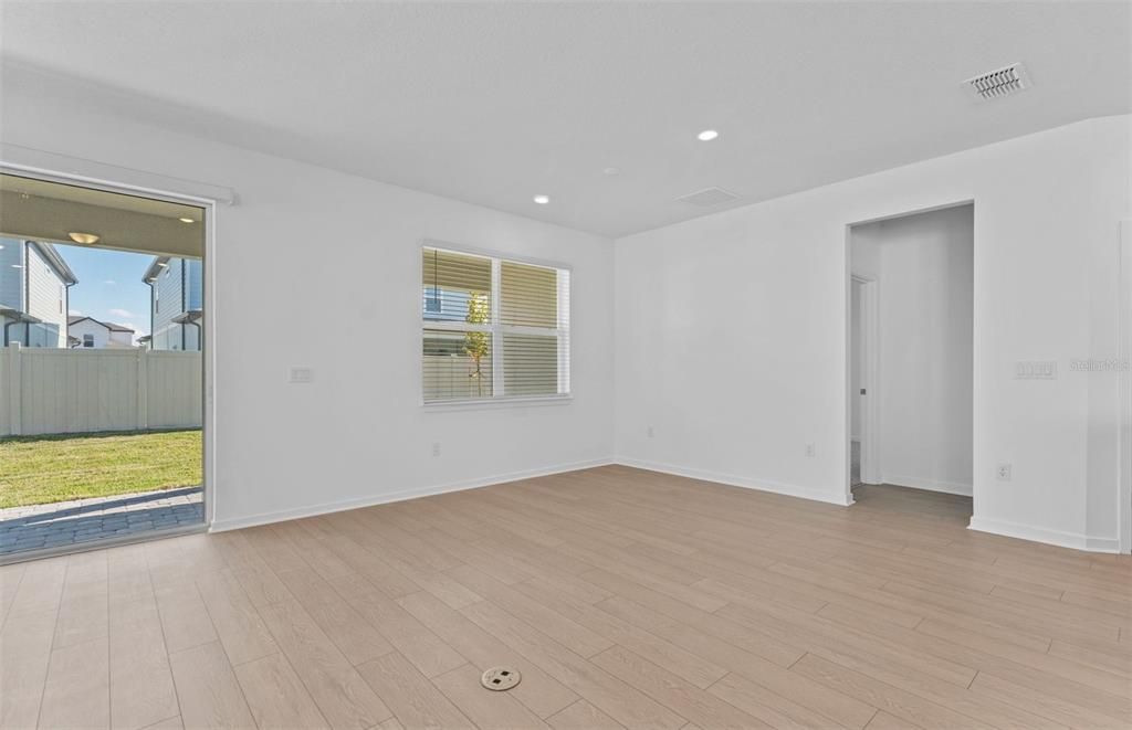 Active With Contract: $515,410 (3 beds, 3 baths, 2262 Square Feet)