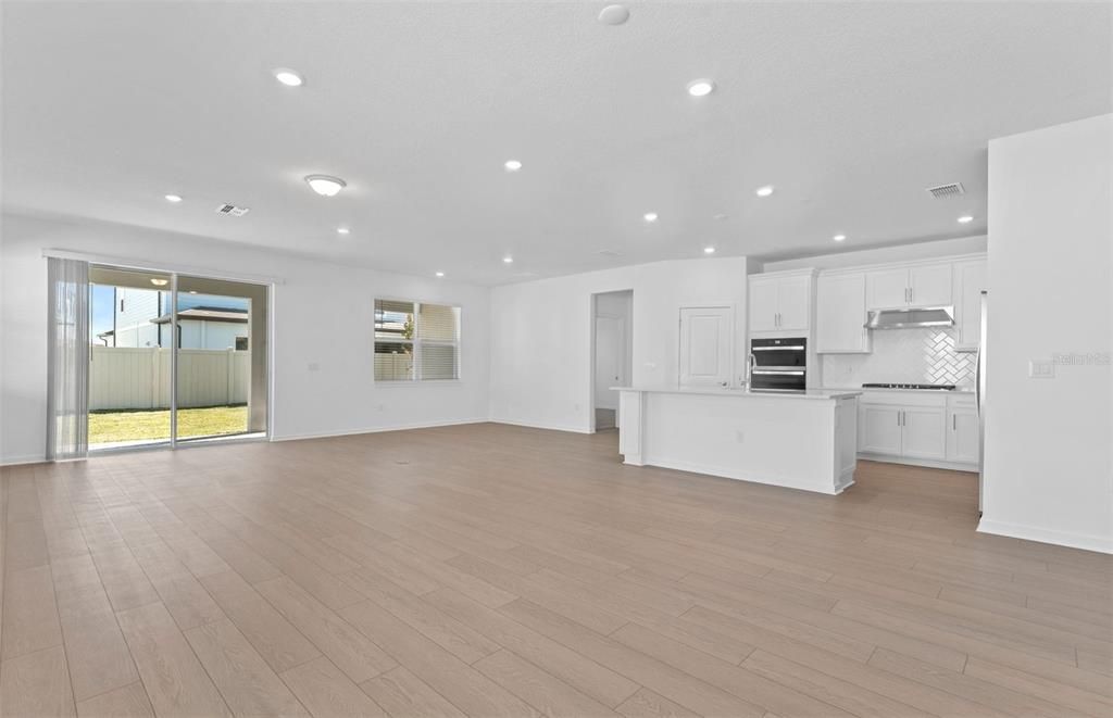 Active With Contract: $515,410 (3 beds, 3 baths, 2262 Square Feet)