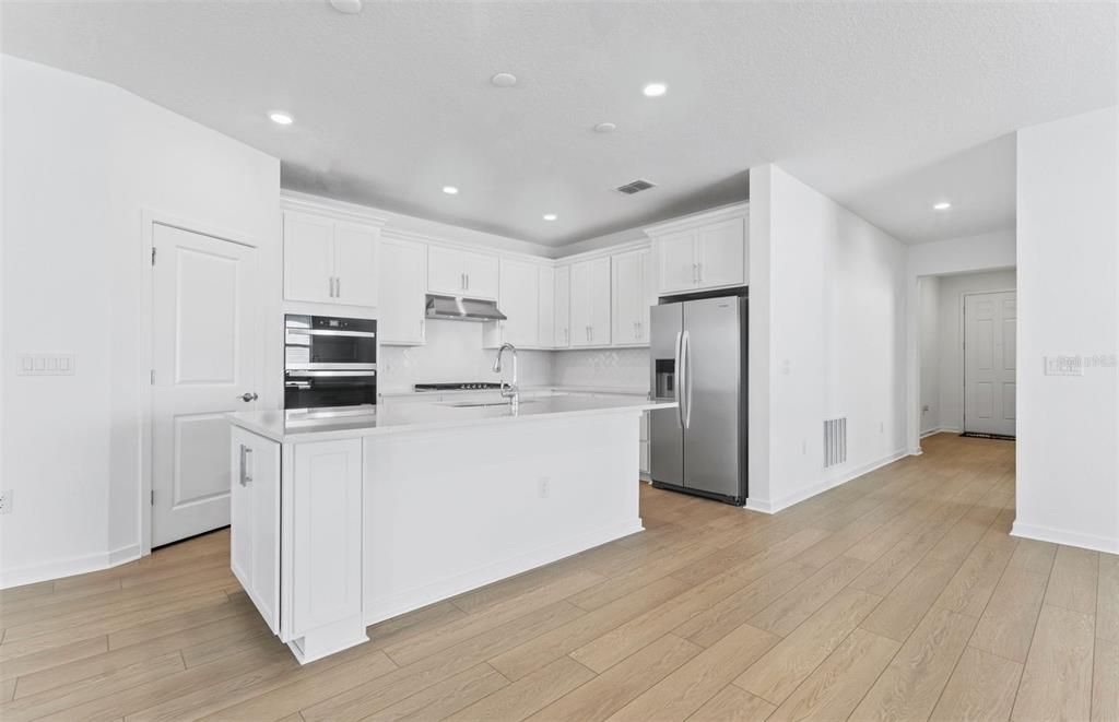 Active With Contract: $515,410 (3 beds, 3 baths, 2262 Square Feet)