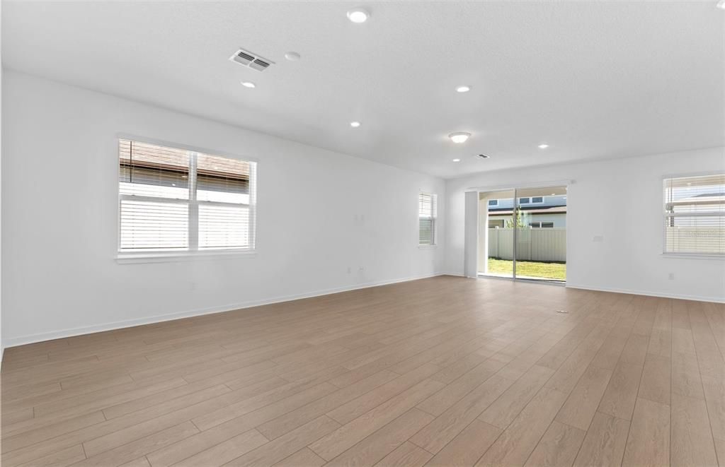 Active With Contract: $515,410 (3 beds, 3 baths, 2262 Square Feet)