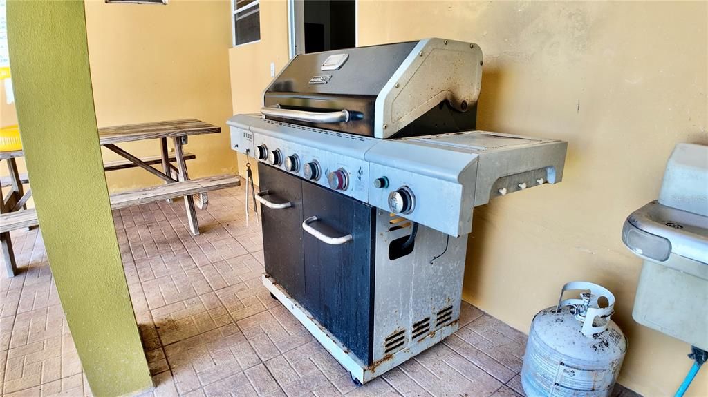 For Rent: $1,600 (2 beds, 1 baths, 680 Square Feet)