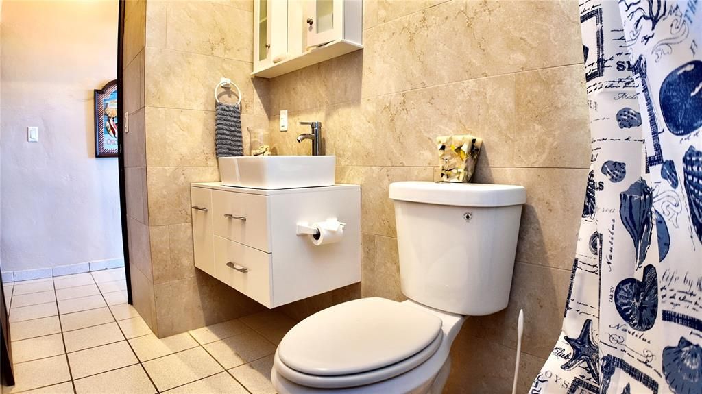 For Rent: $1,600 (2 beds, 1 baths, 680 Square Feet)