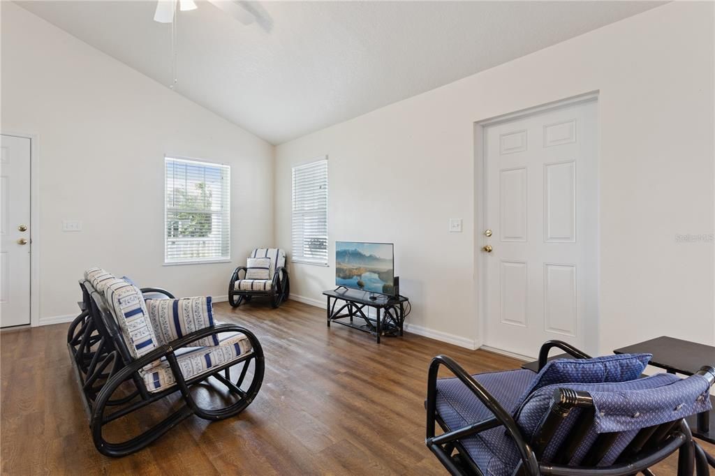 For Sale: $319,000 (3 beds, 2 baths, 1360 Square Feet)