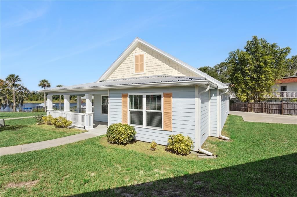 For Sale: $319,000 (3 beds, 2 baths, 1360 Square Feet)