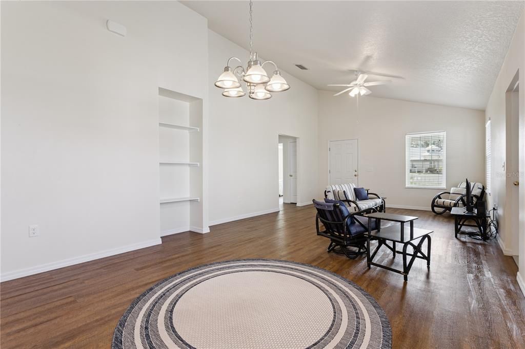 For Sale: $319,000 (3 beds, 2 baths, 1360 Square Feet)