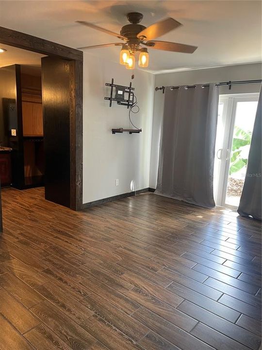 В аренду: $2,495 (4 спален, 2 ванн, 1937 Квадратных фут)